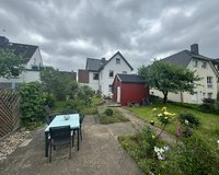 Garten Blick von der Terrasse auf das Haus