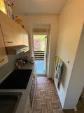 Küche mit Balkonzugang