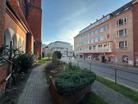 Ansicht von gegenüberliegender Kirche