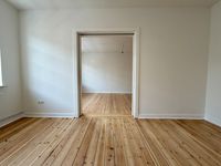 Esszimmer mit Blick ins Wohnzimmer Ansicht II