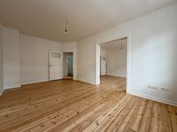 Wohnzimmer mit Blick ins Esszimmer