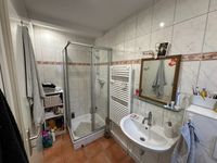 Badezimmer im Ergeschoss