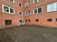 Innenhof Ansicht 1 mit Kellerabgang