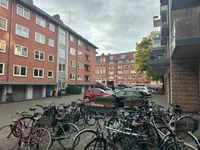 Ansicht aus ruhiger Stichstraße parallel zur Waitzstraße