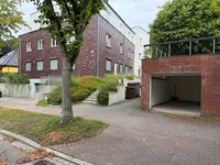 Hausansicht mit Garage