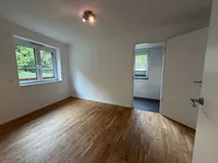 Schlafzimmer links mit Bad en Suite