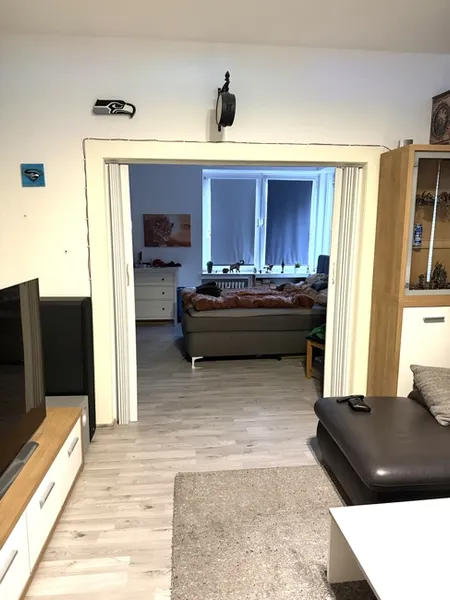 Blick vom Wohnraum zum Schlafzimmer