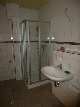 Wohnung 1.OG re Haus 16 Badezimmer Ansicht 2