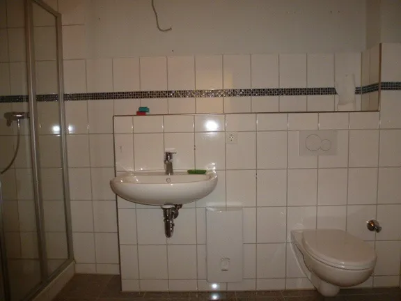 Wohnung 1.OG re Haus 16 Badezimmer