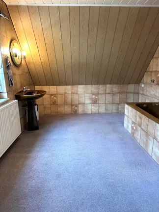 Badezimmer Ansicht 1
