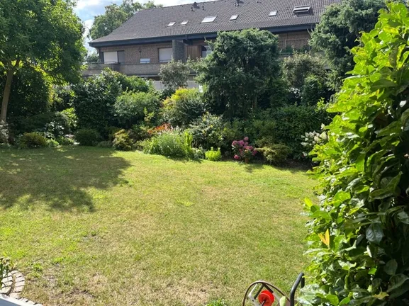Blick in den Garten/Büroraum 1