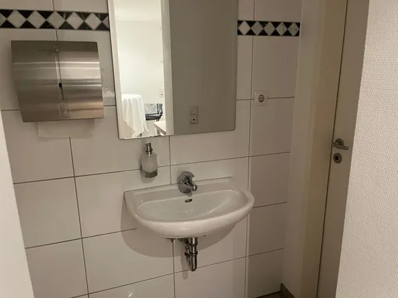 WC-Bereich Damen und Herren