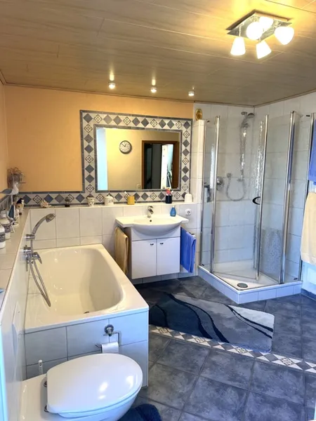 Badezimmer Ansicht 1