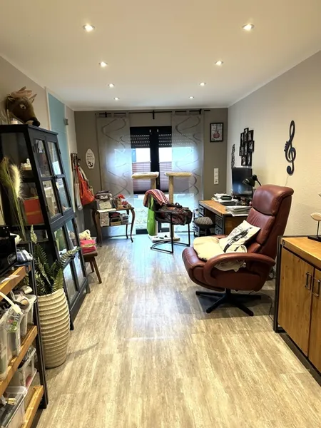 Büro o.ä. als Durchgangszimmer