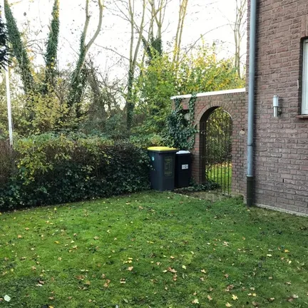 seitl. Eingang zum Garten