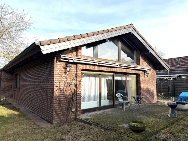 Rückansicht mit Terrasse