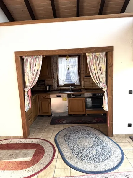 Blick vom Wohnzimmer zur Küche