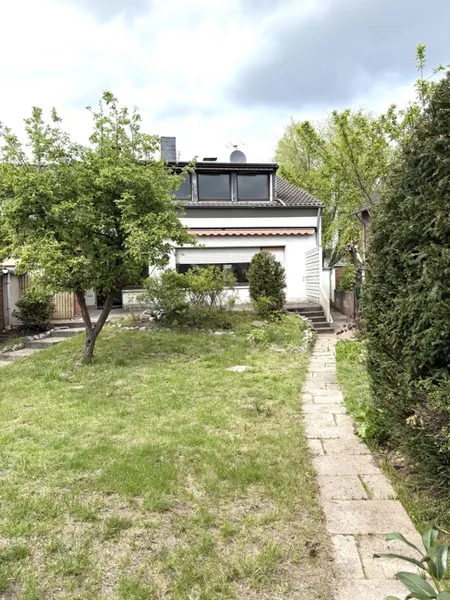 Rückansicht mit Garten