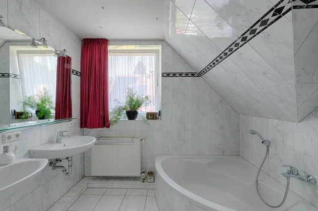 Badezimmer Ansicht 2