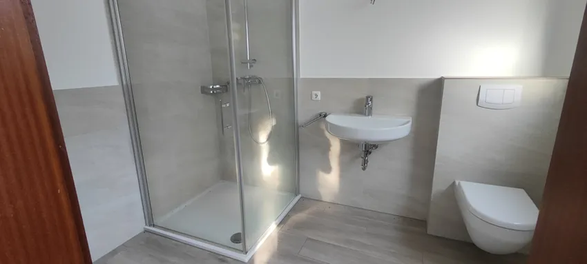 Ensuite Duschbad Ansicht 2