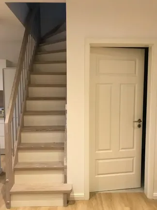 Treppe nach oben-a628-d1f718cd6751