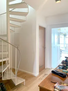 Möblierte Maisonette-Wohnung mit atemberaubendem Rheinblick in Köln-Stammheim!