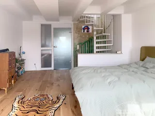 Möblierte Maisonette-Wohnung mit atemberaubendem Rheinblick in Köln-Stammheim!