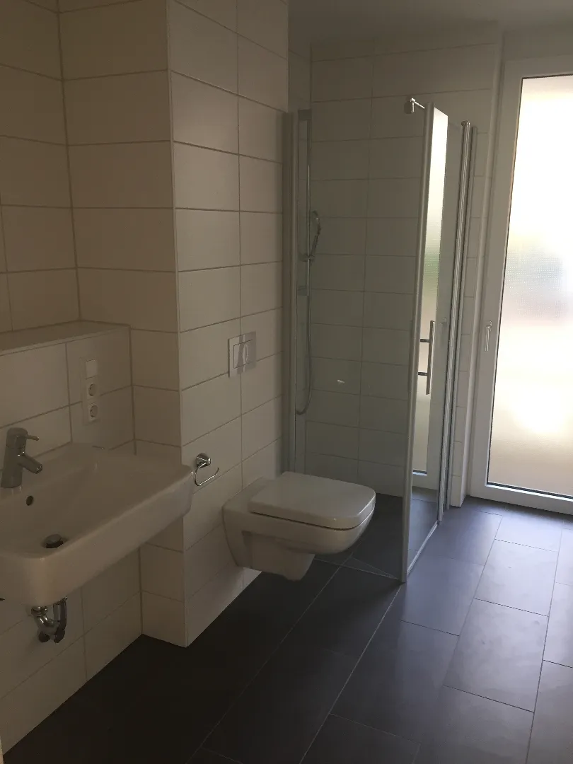 Beispielfoto Bad mit Dusche WC.jpg