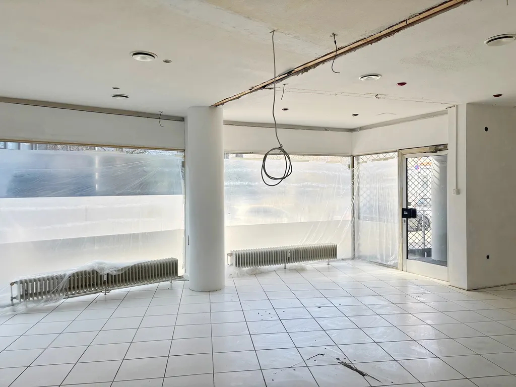 1307, Escherstr. 14, Laden links, Hauptraum rechts, 2.jpg