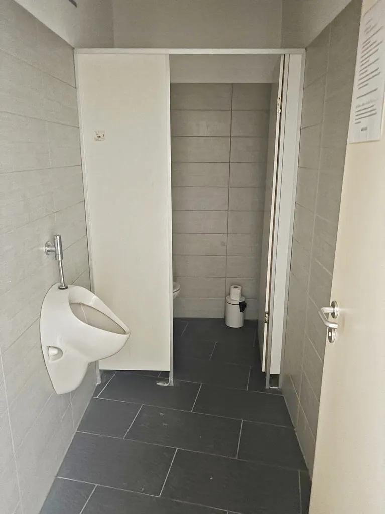 1307, Escherstr. 14, Laden links, Gäste-WC, 2.jpg