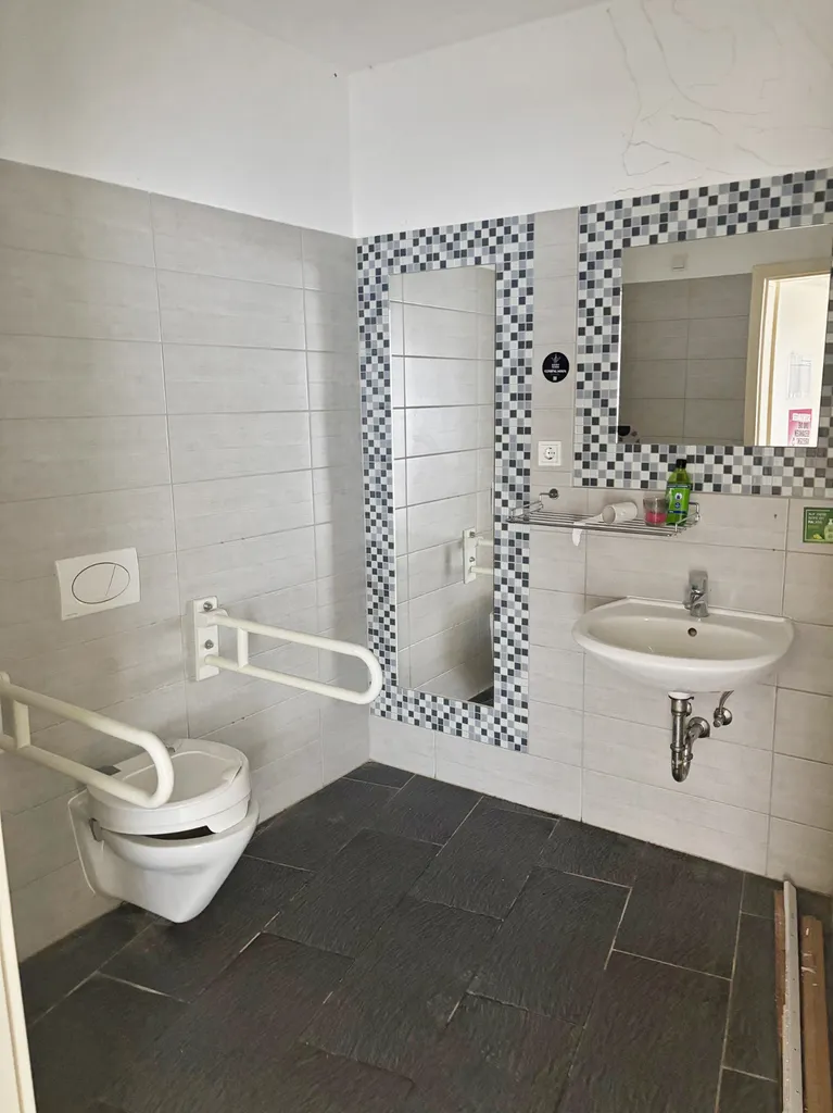 1307, Escherstr. 14, Laden links, Gäste-WC, 3.jpg