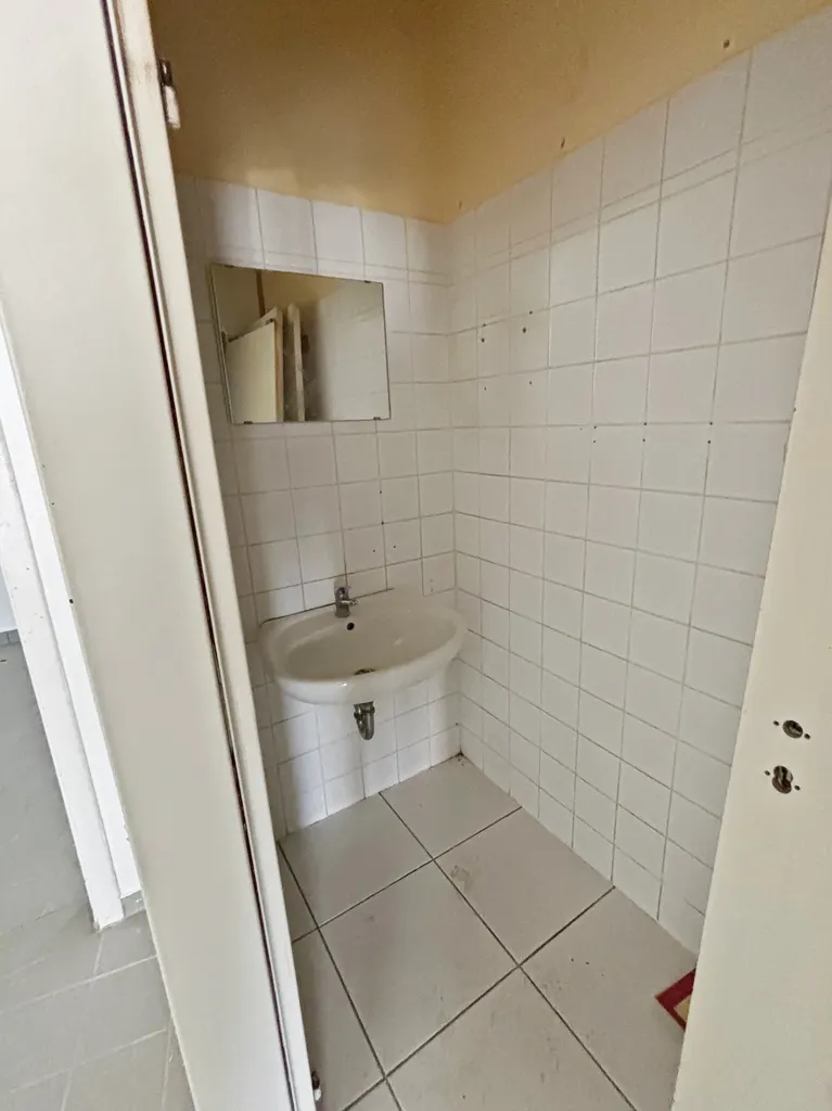 1307, Escherstr. 14, Laden links, Personal-WC.jpg