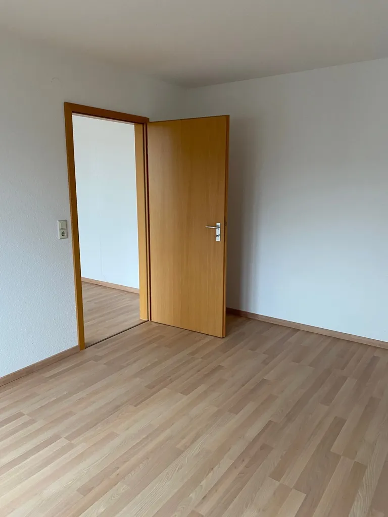 Bild 2 Schlafzimmer.jpg