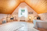 großes Kinderzimmer DG