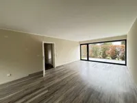 offener Wohnbereich mit Ausgang Terrasse