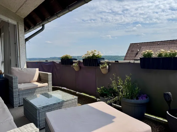 Sonnige Aussichten inklusive! Gepflegte 3,5 Zimmerwohnung mit großzügigem Balkon in guter Wohnlage ! Wohnung zum Kauf