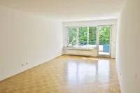 Wohnzimmer mit Balkon