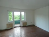 Wohnzimmer mit Balkon