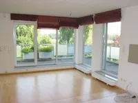 Wohnzimmer mit Balkon