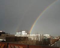 Balkonblick mit Regenbogen