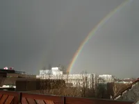 Balkonblick mit Regenbogen