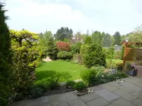 Terrasse mit Blick in den Garten