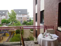 Balkon für Frühstück und Zeitunglesen