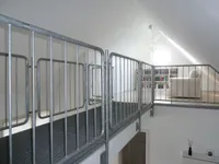 Galerie mit offenem Zimmer