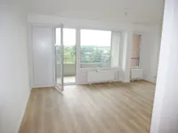 Wohn-Schlafzimmer mit Balkon