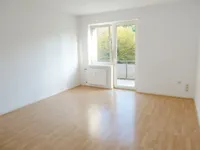 Wohnzimmer mit Balkon