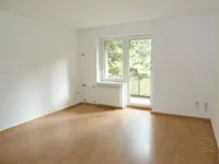 Wohnzimmer mit Balkon