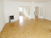 Wohnzimmer mit Kamin