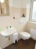 Gäste-WC mit Dusche