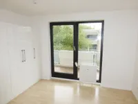 Schlafzimmer mit Balkon zur Rückseite